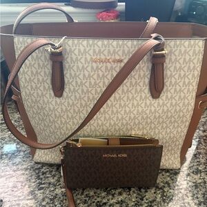 Michael Kors vanilla and luggage gilly